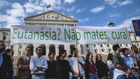 Anti-euthanasia protest in Lisbon, 20 Feb 20