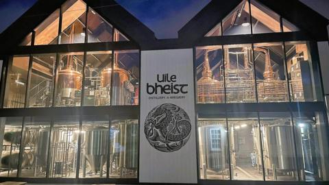 Uile-bheist distillery