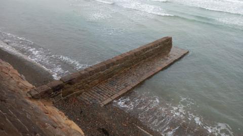 The existing groyne on St Aubin’s Bay