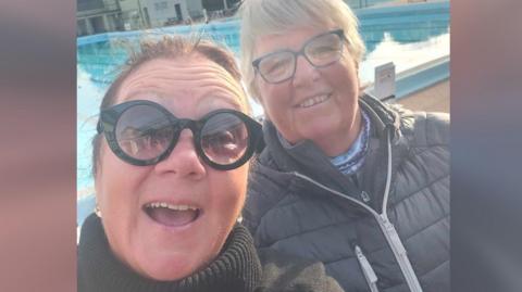 Vicky and her friend Jan's selfie in front of the Lido