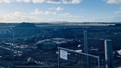 An làrach far am bi 94 taigh faisg air Port-adhair Steòrnabhaigh