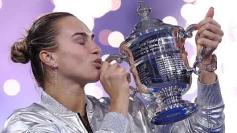 Aryna Sabalenka kisses the trophy after winning the 2025 US Open