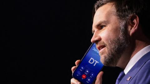 JD Vance speaks on the phone with Donald Trump 