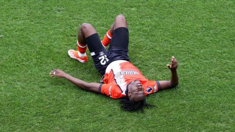 Issa Kabore injured