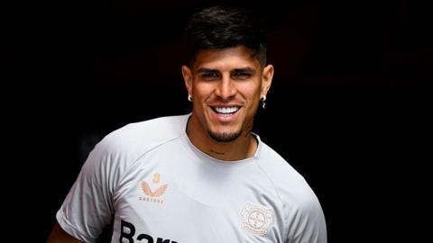 Piero Hincapie in a Bayer Leverkusen training session