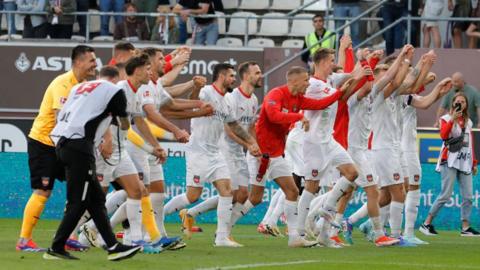 Heidenheim celebrate after beating St Pauli