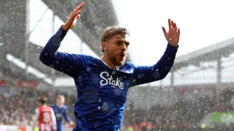 Dewsbury-Hall celebrates