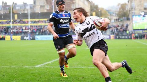 Aidan Boshoff runs over to score a try against Bath