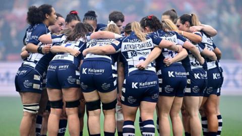 Bristol Bears players huddle on the pitch