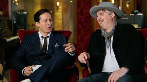 Carl Barât and Pete Doherty chatting to each other