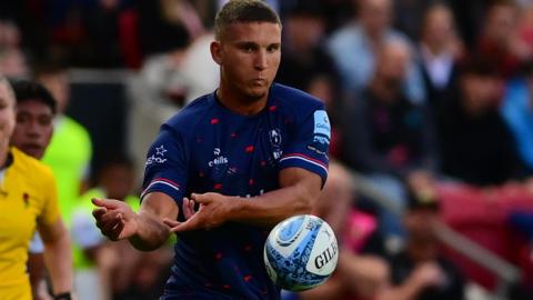 Harry Ascherl in action for Bristol Bears passing the ball to his right side.