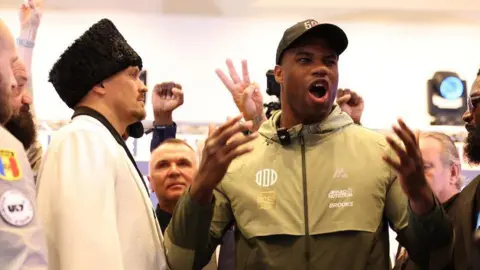Daniel Dubois roars as Usyk stares him down