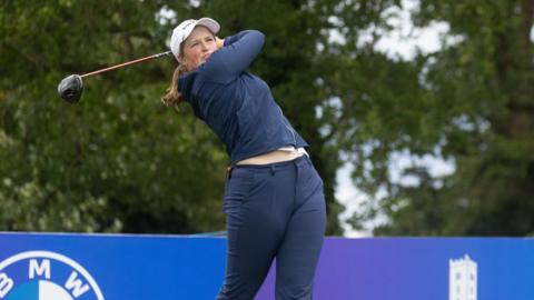 Lottie Woad drives a shot