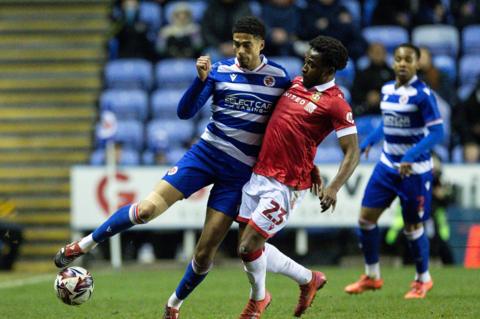 Reading goalscorer Harvey Knibbs holds off Wrexham's Seb Revan