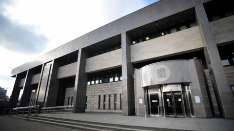 Entrance to Glasgow Sheriff Court