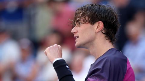 Jack Draper clenches his fist during his US Open fourth round win