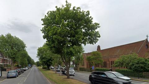 The gas repair work is on a section of Anlaby Road in Hull