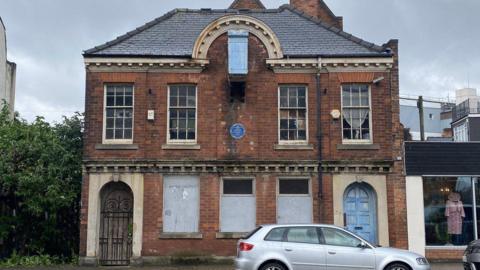 A disused historic building number 27-28 Queen Street 