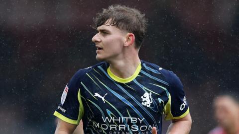 Alfie Pond in action for Crewe