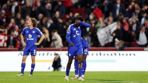 Wilfred Ndidi of Leicester City during the Premier League match between Brentford and Leicester City at Gtech Community Stadium on November 30, 2024
