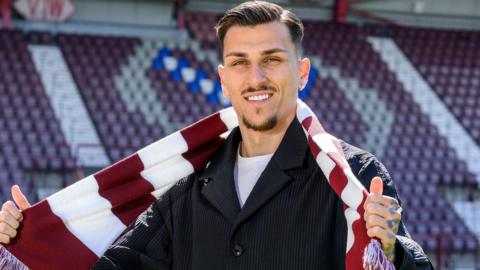 Alexandros Kyziridis with a Hearts scarf