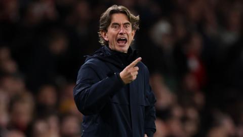 Thomas Frank pointing and shouting from touchline