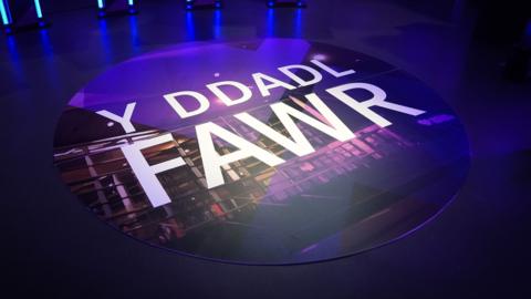 y ddadl fawr