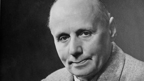 A black and white portrait of Kurt Hahn 