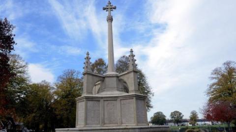 General view of Litten Gardens War Memorial
