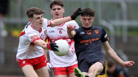 Padraig Haran blocks a shot from Eoin Duffy