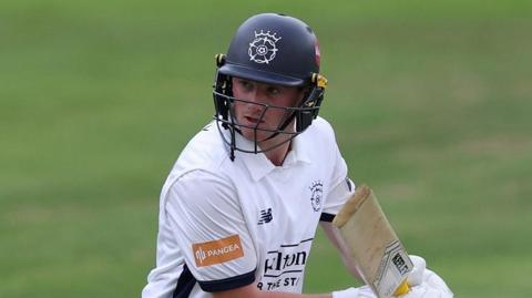 Fletcha Middleton bats for Hampshire