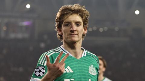 Newcastle player Anthony Gordon celebrates scoring a third goal