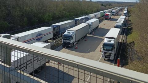 Lorries on M20