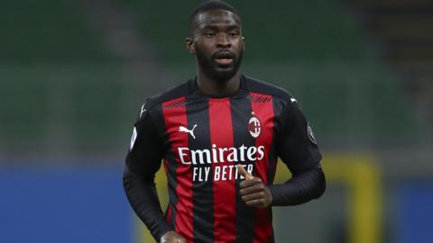 Fikayo Tomori playing for AC Milan