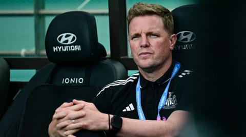 A picture of Eddie Howe on the bench during Newcastle's pre-season game against Tottenham in Seoul 