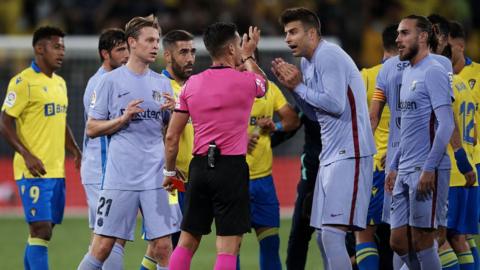 Barcelona protest as Frenkie de Jong is dismissed