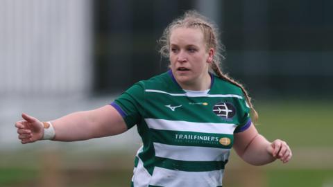 Liz Crake holds her arm out during a match for Trailfinders