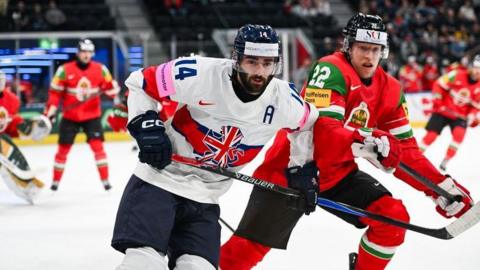 Great Britain's Liam Kirk battles with Hungary's Vilmos Gallo 