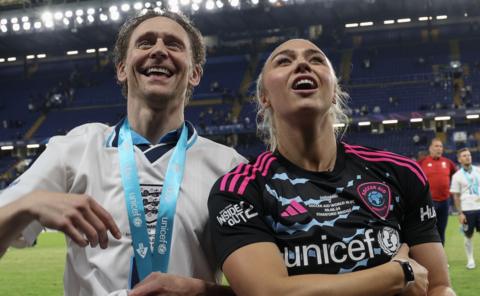  Tom Hiddleston and Diamond during Soccer Aid.