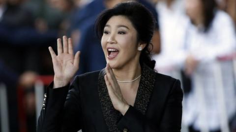 Yingluck Shinawatra arrives at court in Bangkok (1 Aug 2017)