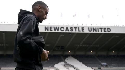 Alexander Isak remains determined to leave Newcastle United and join Liverpool