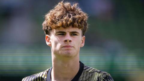 Harry Gray warms up for Leeds United ahead of their pre-season friendly against AC Milan 