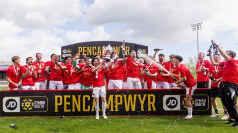 Trefelin celebrate promotion