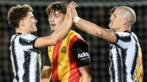 St Mirren celebrate against Partick Thistle