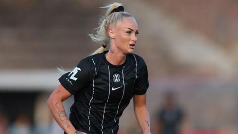 Alisha Lehmann in action for FC Como