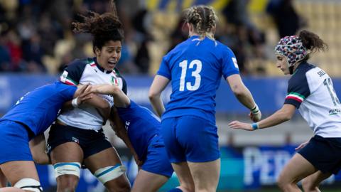 France playing Italy in the Women's Six Nations