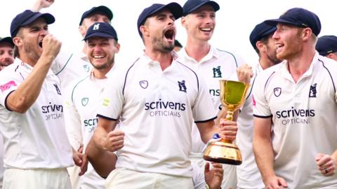 Warwickshire win County Championship