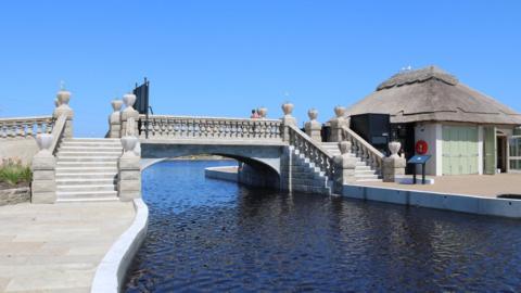 Boating lake at Venetian Waterways