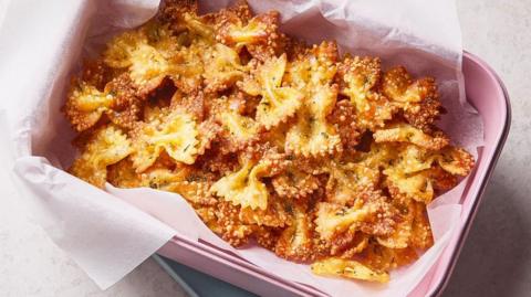 Crispy air fryer pasta