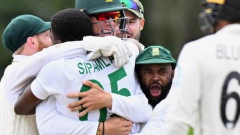 South Africa celebrate a wicket against New Zealand